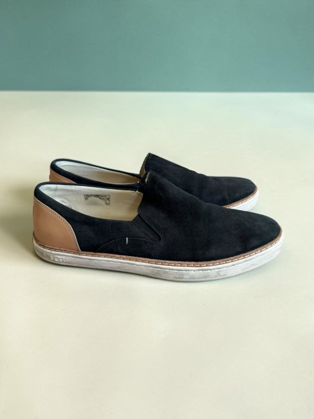 UGG AUSTRALIA Women’s Black Slip On Sneakers Size 9.5